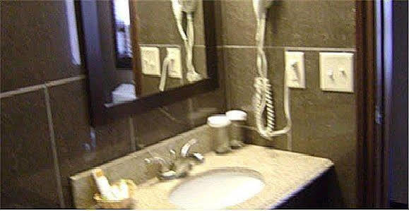Talbot Trail Inn & Suites Лемингтон Екстериор снимка