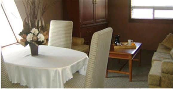Talbot Trail Inn & Suites Лемингтон Екстериор снимка